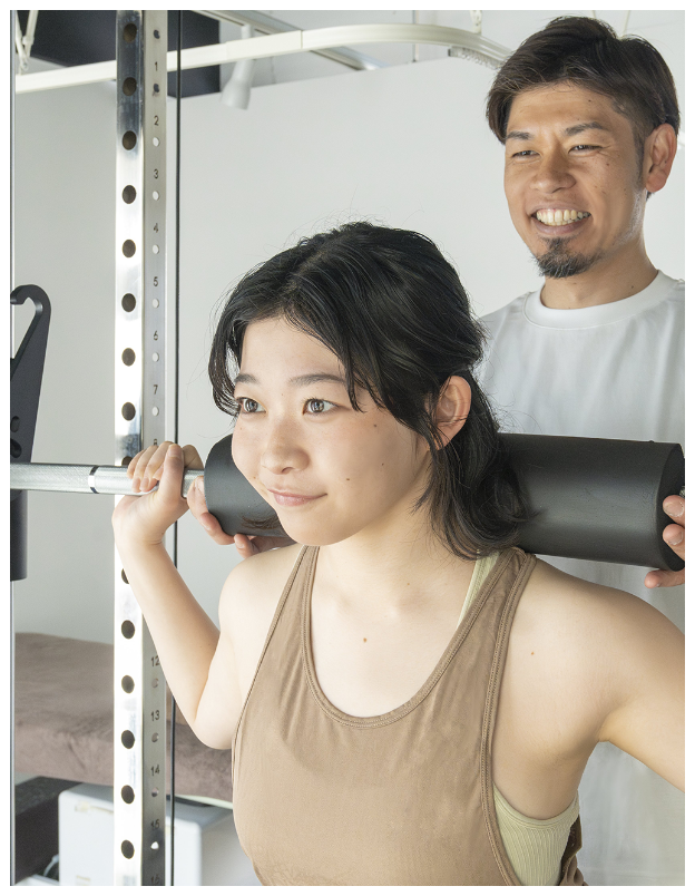 パーソナルエクササイズで寄り添うトレーナー